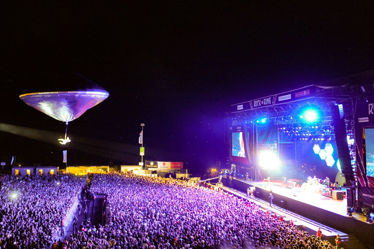 Schnappschüsse ohne Ende: aus dem Fotograben, von der Bühne, mittendrin im Moshpit oder unterwegs auf dem Festivalgelände. – Rock am Ring 2010