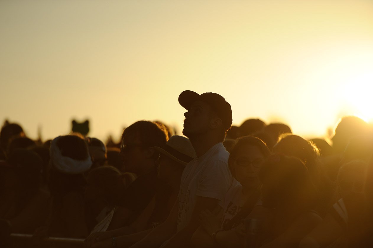 60.000 Zuschauer feiern ausgelassen in Neuhausen ob Eck. – Der Abend naht.