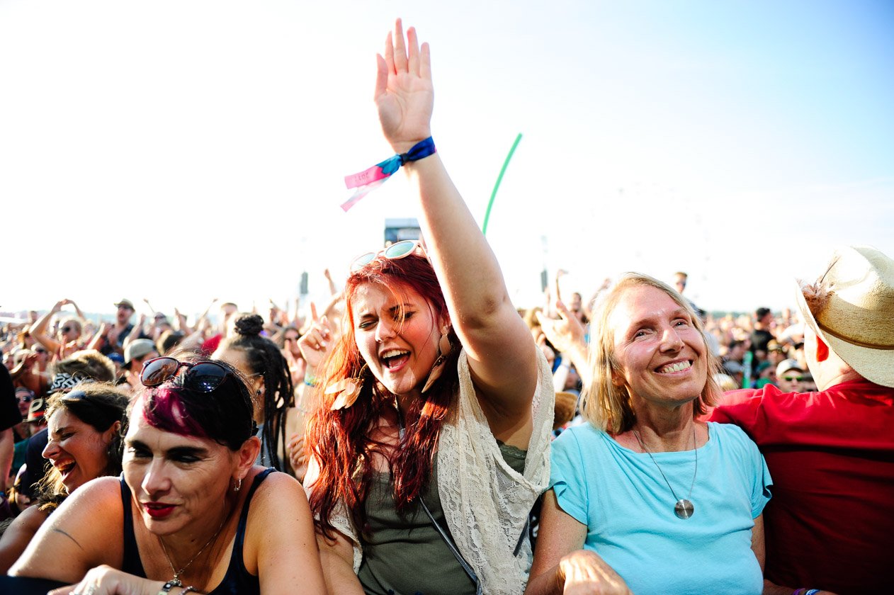 60.000 Zuschauer feiern ausgelassen in Neuhausen ob Eck. – Festivalfans.