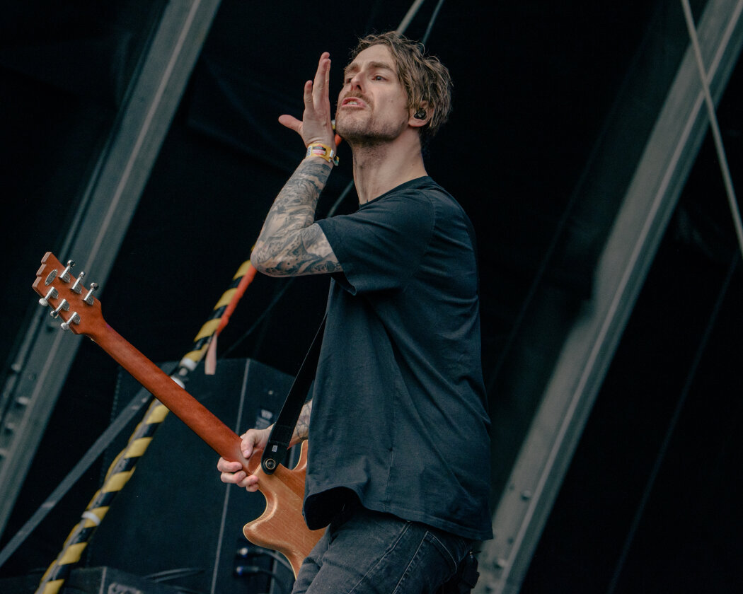 Im Süden läuft die Party: Deichkind, Bring Me The Horizon, Editors, Feine Sahne Fischfilet, Sum 41 u.a. trotzen Regen dem Regen. – Adam Angst.