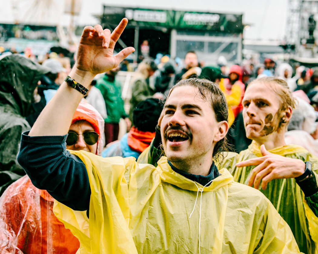 Im Süden läuft die Party: Deichkind, Bring Me The Horizon, Editors, Feine Sahne Fischfilet, Sum 41 u.a. trotzen Regen dem Regen. – Fan.