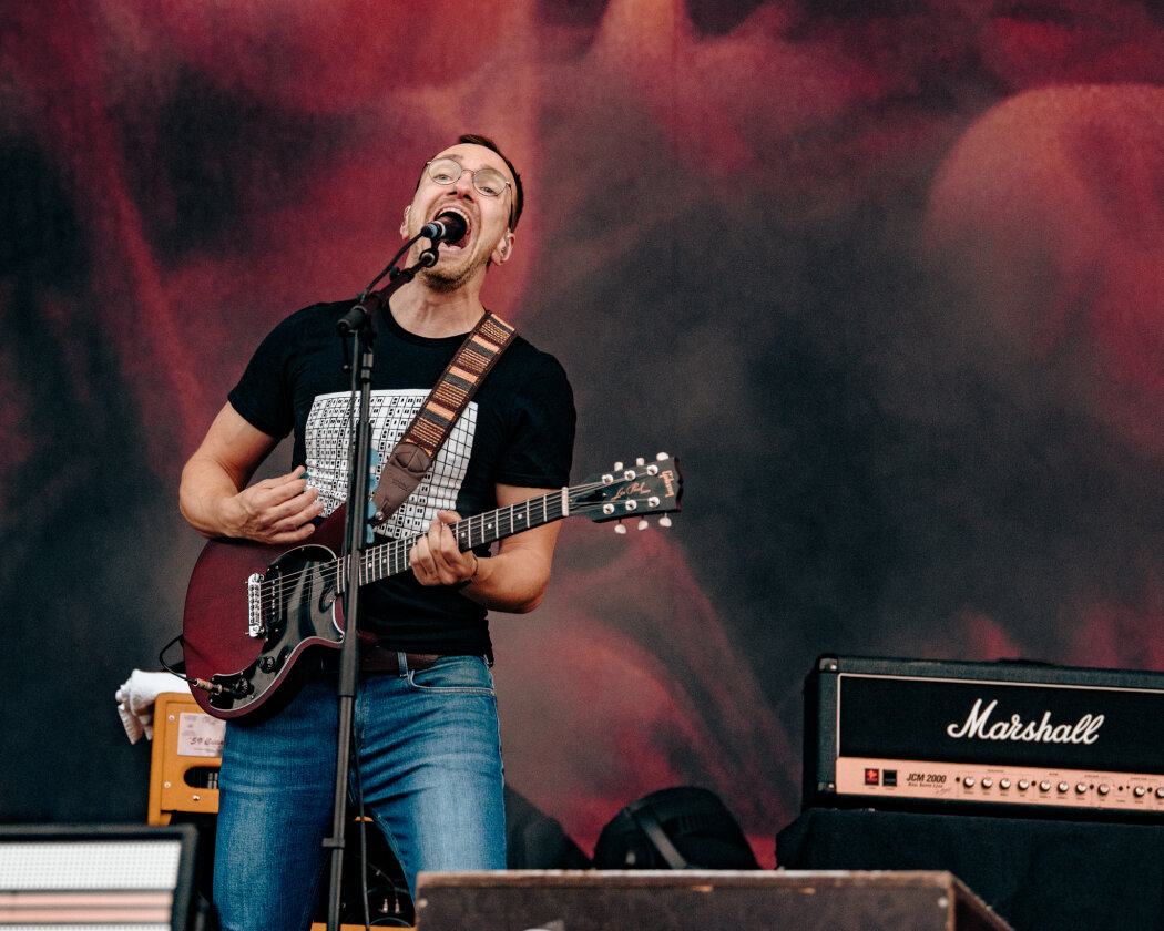 Im Süden läuft die Party: Deichkind, Bring Me The Horizon, Editors, Feine Sahne Fischfilet, Sum 41 u.a. trotzen Regen dem Regen. – Feine Sahne Fischfilet.