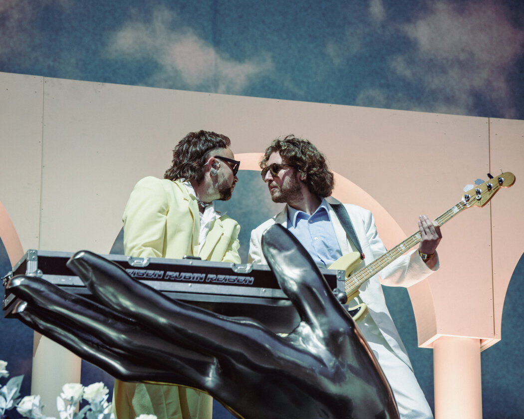 Im Süden läuft die Party: Deichkind, Bring Me The Horizon, Editors, Feine Sahne Fischfilet, Sum 41 u.a. trotzen Regen dem Regen. – Ralph Rubin und Eisensepp.