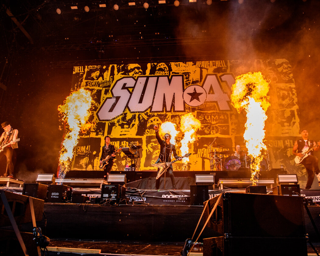 Im Süden läuft die Party: Deichkind, Bring Me The Horizon, Editors, Feine Sahne Fischfilet, Sum 41 u.a. trotzen Regen dem Regen. – Sum 41.