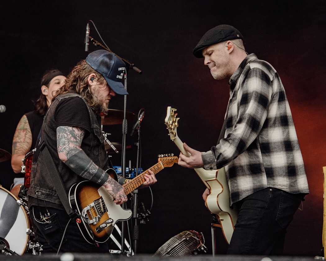 Im Süden läuft die Party: Deichkind, Bring Me The Horizon, Editors, Feine Sahne Fischfilet, Sum 41 u.a. trotzen Regen dem Regen. – The Gaslight Anthem.
