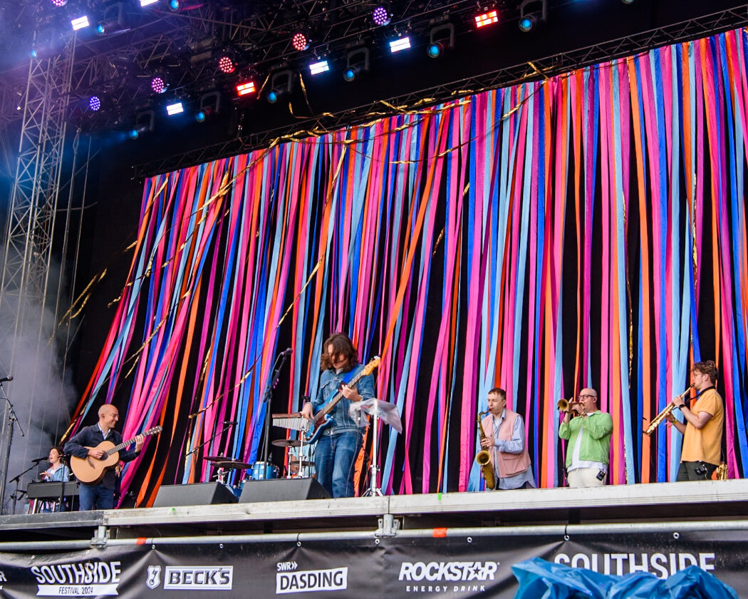 Am Festivalsonntag kommt die Sonne raus: Sido, K.I.Z, Avril Lavigne, Turnstile, Jungle etc. – Bombay Bicycle Club.