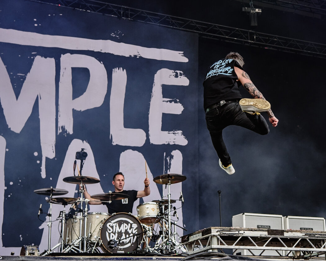 Am Festivalsonntag kommt die Sonne raus: Sido, K.I.Z, Avril Lavigne, Turnstile, Jungle etc. – Flugstunde.