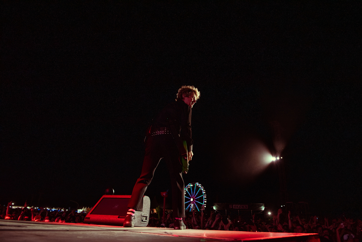 Es ist angerichtet bei perfektem, wenn auch glühend heißem Festivalwetter! – Green Day.
