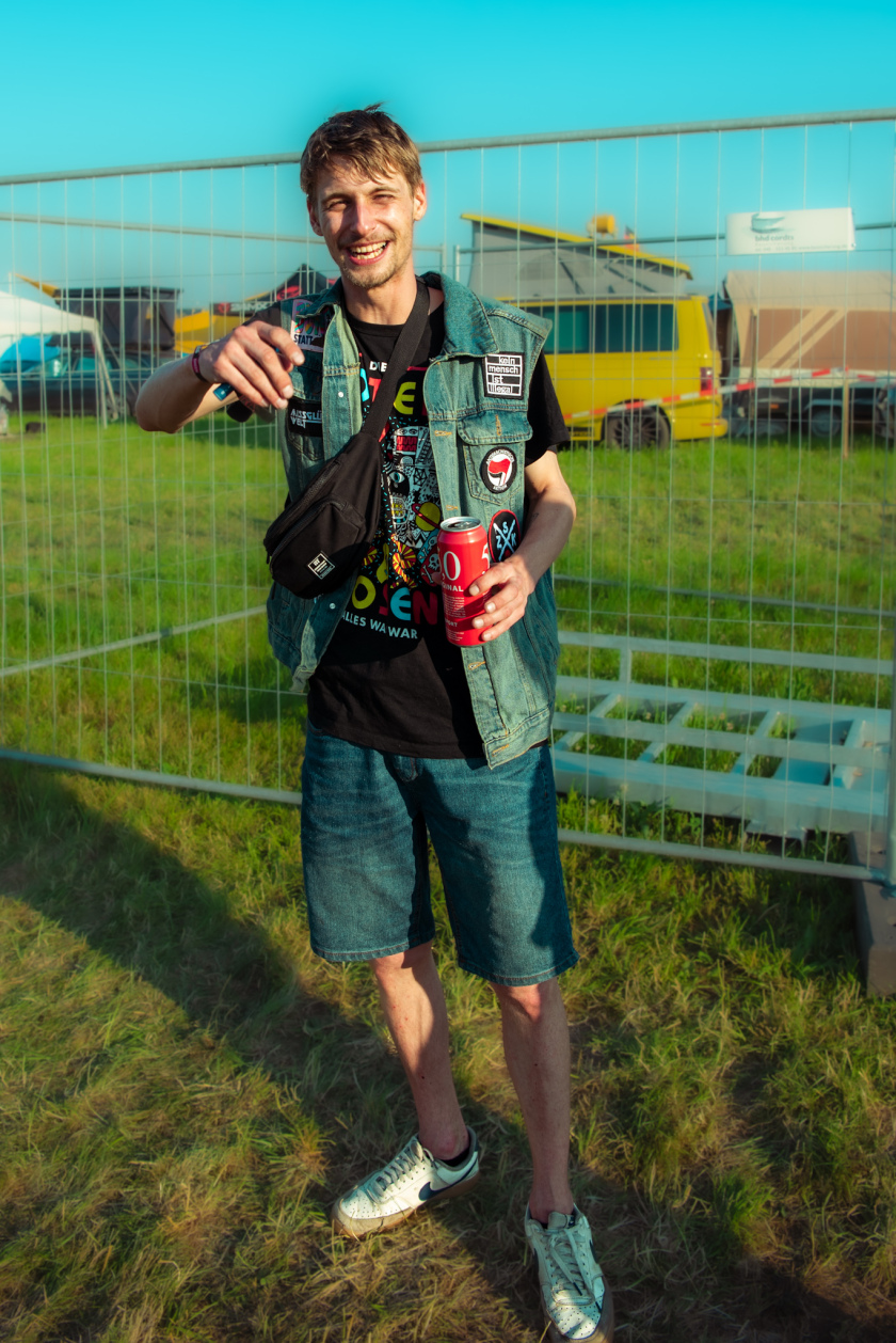 Es ist angerichtet bei perfektem, wenn auch glühend heißem Festivalwetter! – Huhu.