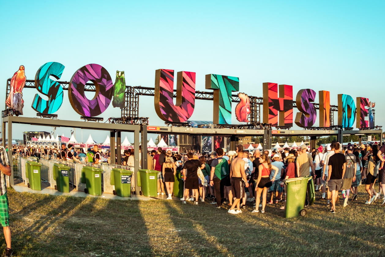 Es ist angerichtet bei perfektem, wenn auch glühend heißem Festivalwetter! – Southside 2025 - let’s go.