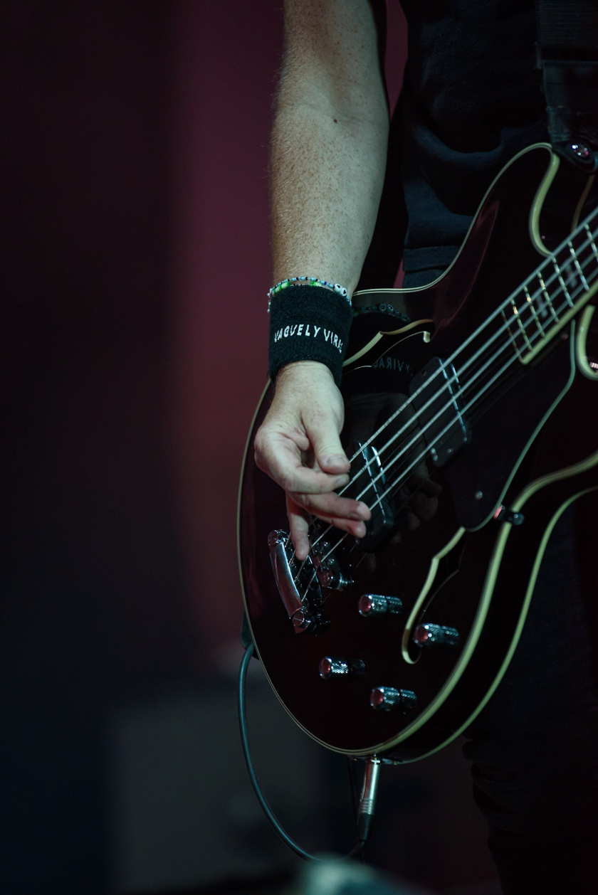 Es ist angerichtet bei perfektem, wenn auch glühend heißem Festivalwetter! – Slowdive.