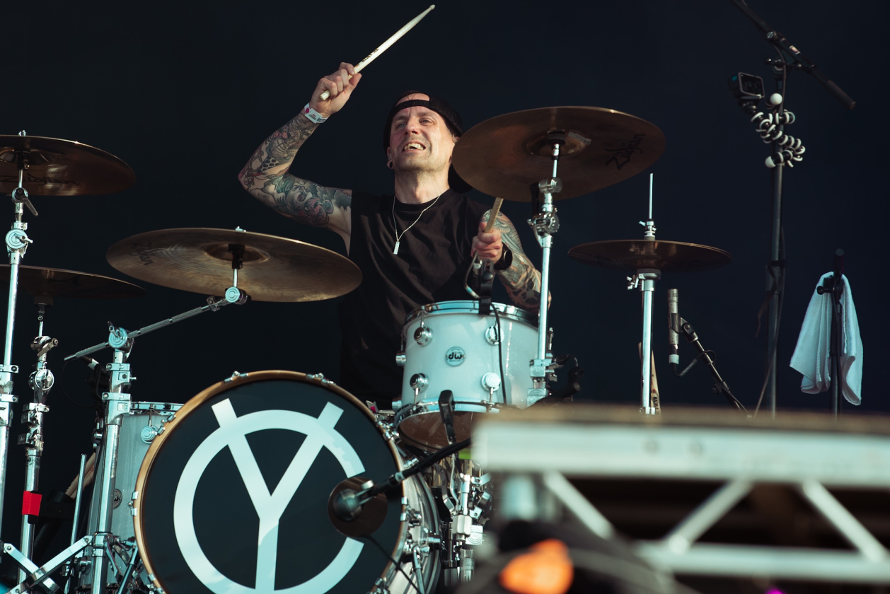 Es ist angerichtet bei perfektem, wenn auch glühend heißem Festivalwetter! – Yellowcard.