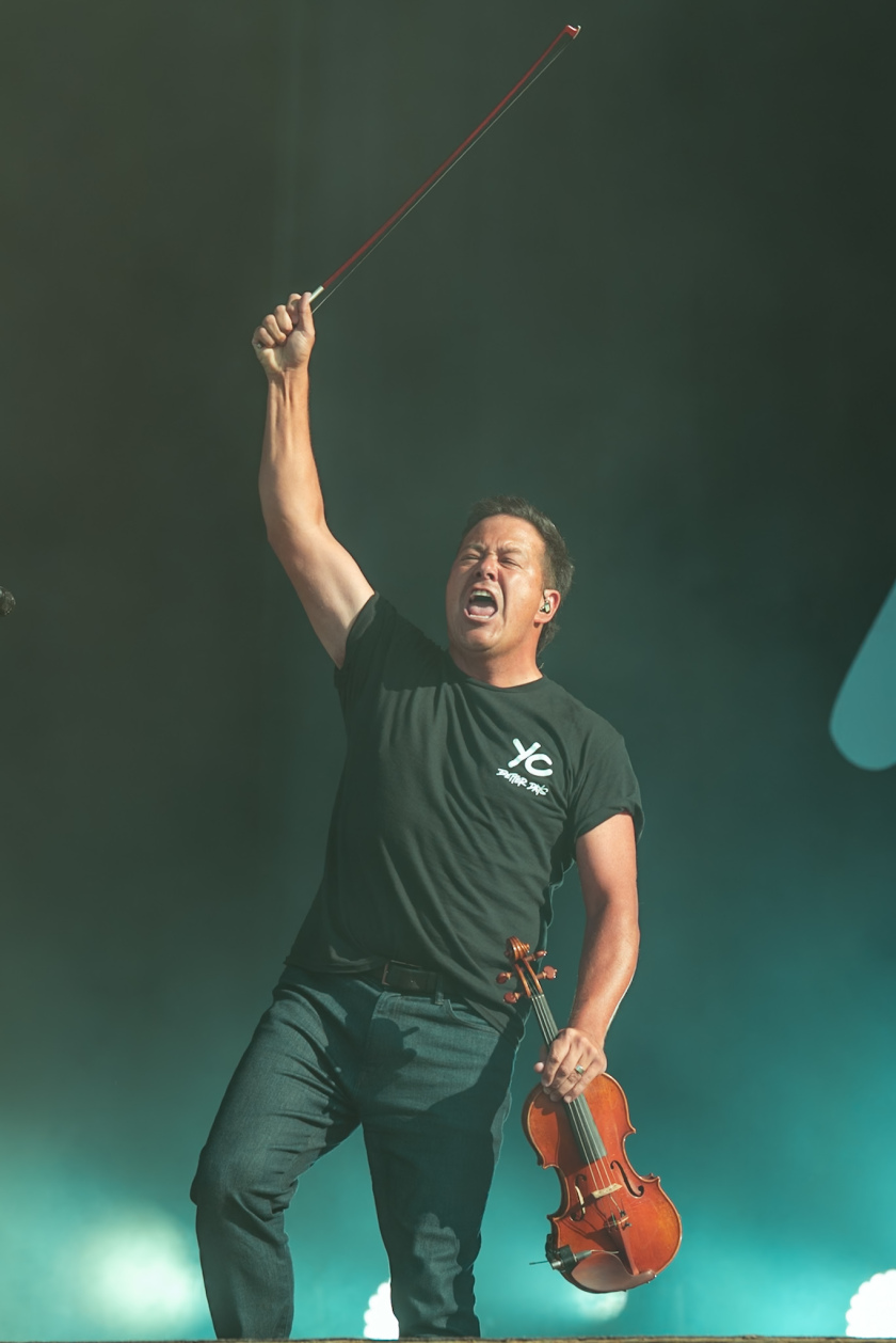 Es ist angerichtet bei perfektem, wenn auch glühend heißem Festivalwetter! – Yellowcard.