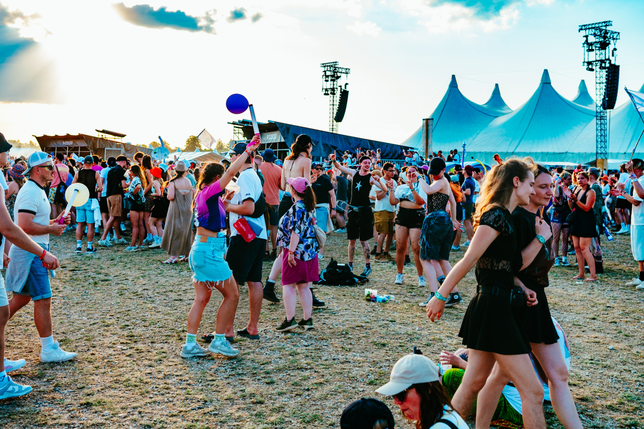 Erst Gluthitze, dann Evakuierung. 2026 ging es im Süden turbulent zu. – Festival.