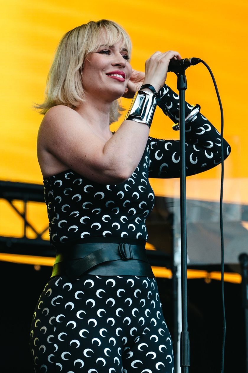 Erst Gluthitze, dann Evakuierung. 2026 ging es im Süden turbulent zu. – Natasha Bedingfield.