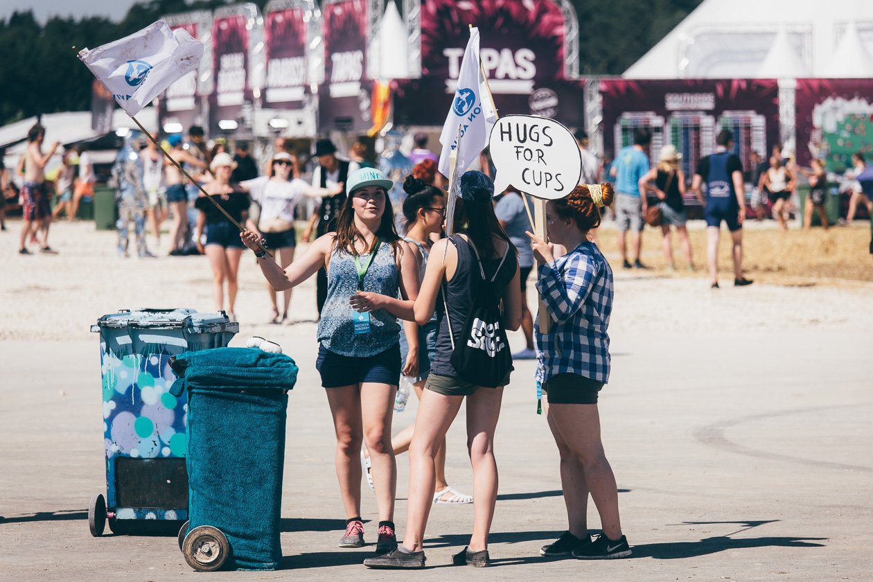Alle Fotos zum Festival im Süden. – Bei Festivals nicht mehr wegzudenken: Viva Con Agua.