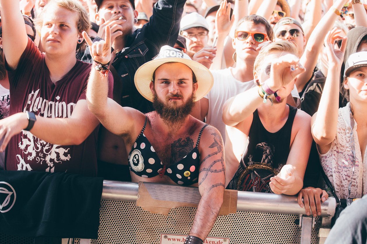 Alle Fotos zum Festival im Süden. – ... und erscheint auch in Unterwäsche.