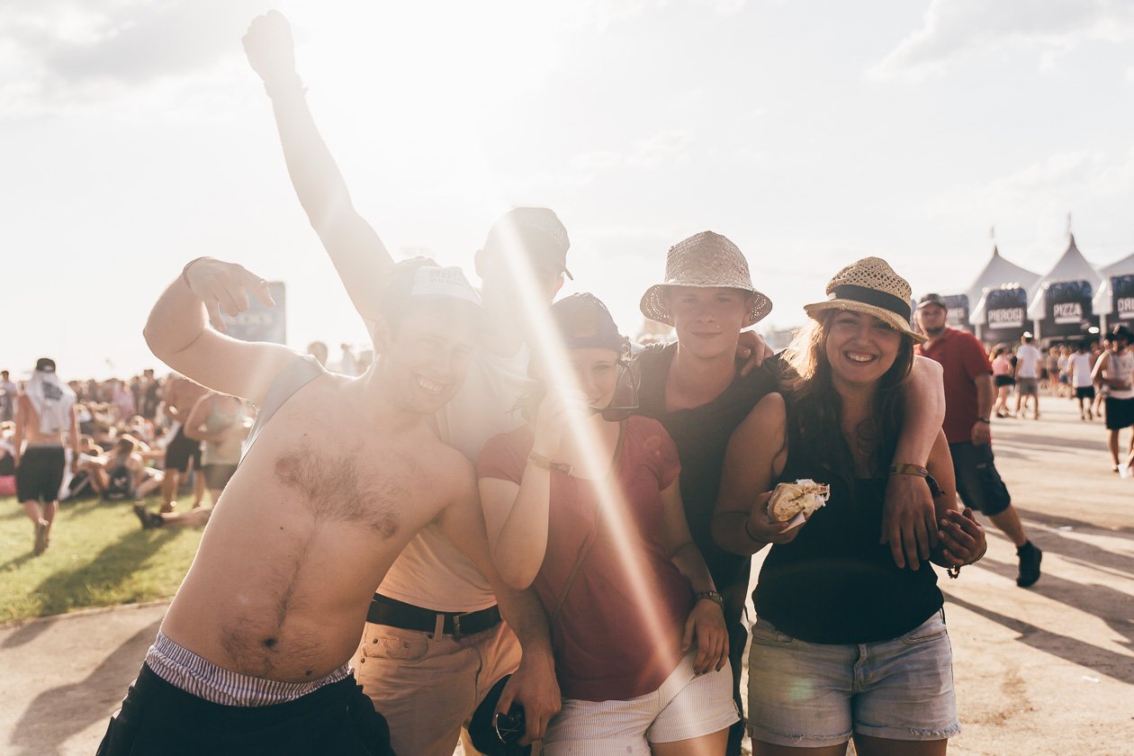 Alle Fotos zum Festival im Süden. – Die Sonne knallt jedenfalls.