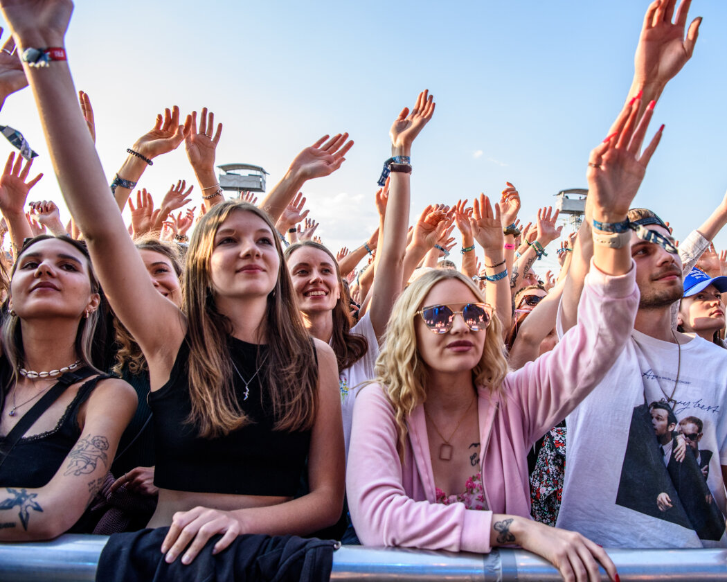 Es ist angerichtet: Queens Of The Stone Age, Die Ärzte, The 1975 u.v.a. in Neuhausen Ob Eck. – Mehr Stimmung!