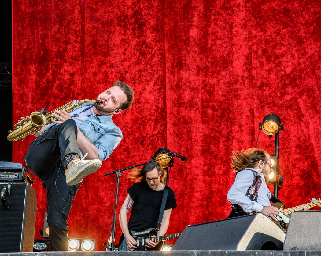 Es ist angerichtet: Queens Of The Stone Age, Die Ärzte, The 1975 u.v.a. in Neuhausen Ob Eck. – Und ein Saxofon!