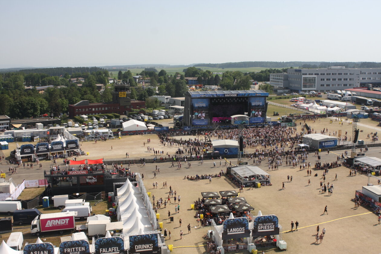 Sommer, Sonne, Southside! Endlich wieder Festival im Süden. – Und die Aussicht genießen.