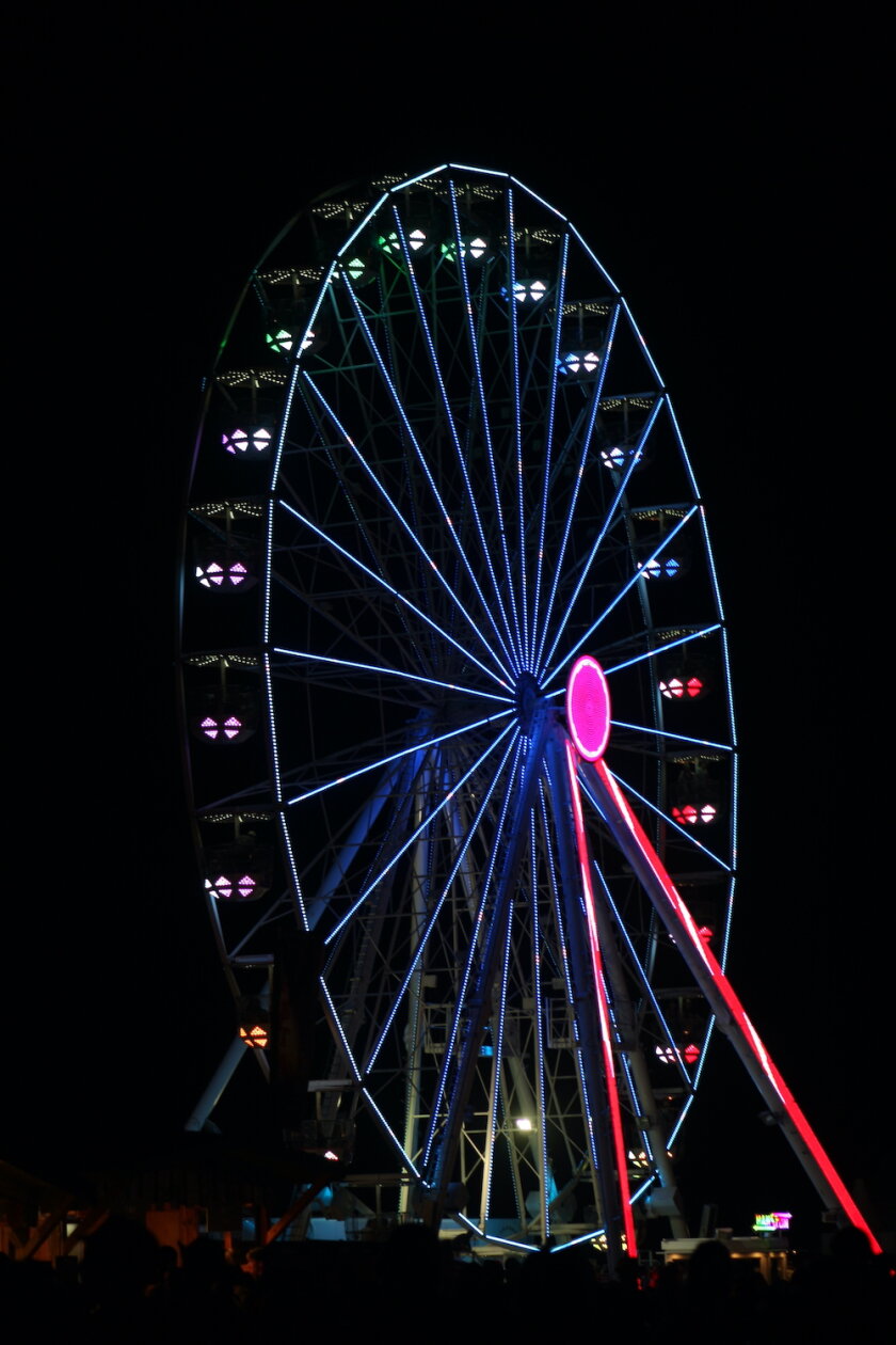 Sommer, Sonne, Southside! Endlich wieder Festival im Süden. – Das Riesenrad dreht sich auch in der Nacht.