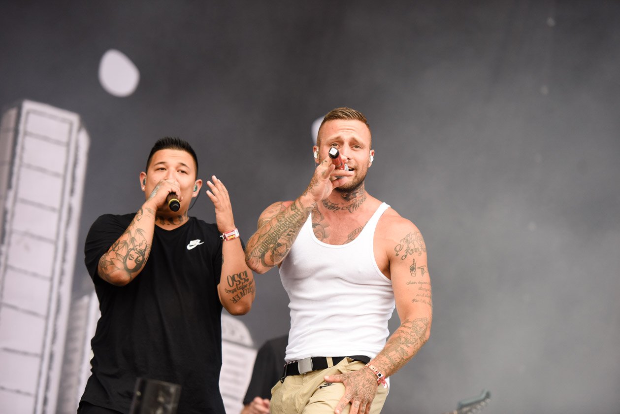 Am letzten Festivaltag gaben noch mal alle Gas: vor und auf den Bühnen. – Kontra K.