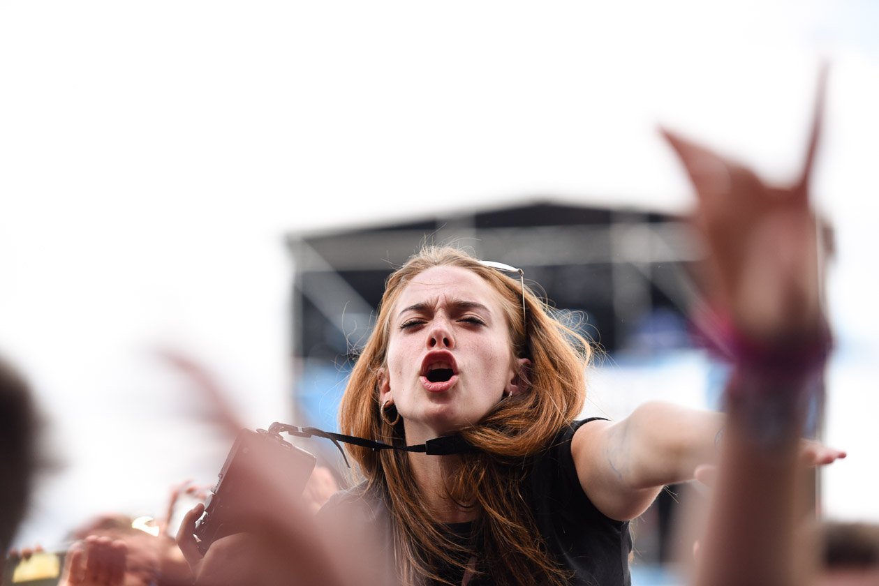 Am letzten Festivaltag gaben noch mal alle Gas: vor und auf den Bühnen. – Die Stimmung steigt!