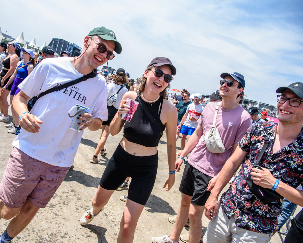 Perfektes Wetter und lädierte Menschen: Madsen, Materia und Muse drehen am Sonntag noch mal auf. – Und alle sind happy!