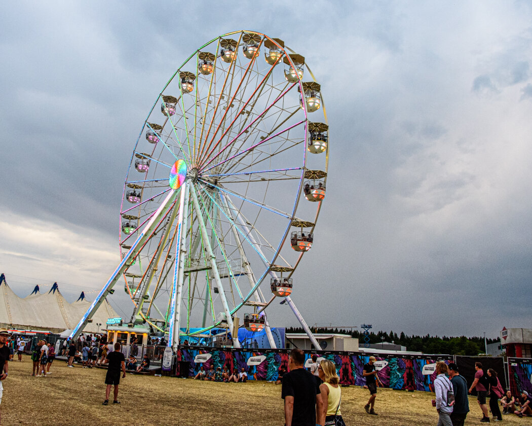 Perfektes Wetter und lädierte Menschen: Madsen, Materia und Muse drehen am Sonntag noch mal auf. – Romantisches Riesenrad.