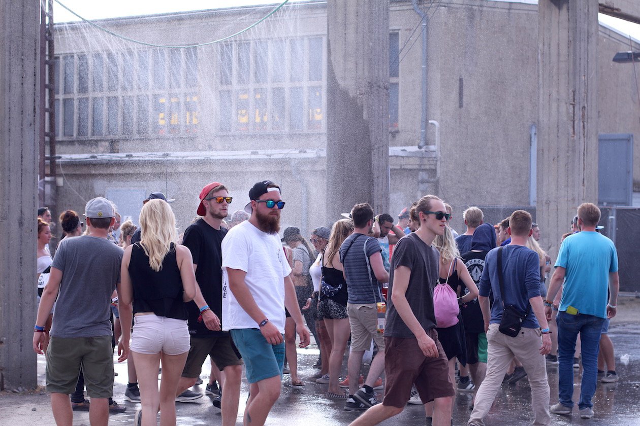 Ferropolis im Sternzeichen des Hip Hop! – Abkühlung bei heißem Wetter tut Not. 