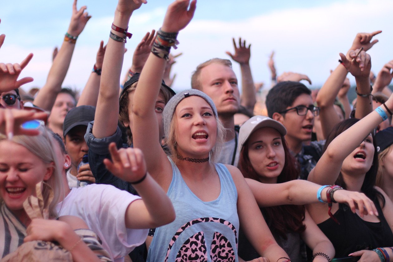 Ferropolis im Sternzeichen des Hip Hop! – Die erste Reihe gehört seinen weiblichen Fans.