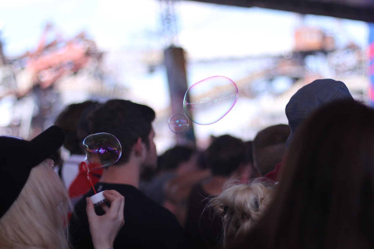 Ferropolis im Sternzeichen des Hip Hop! – Seifenblasen sind natürlich am Start.