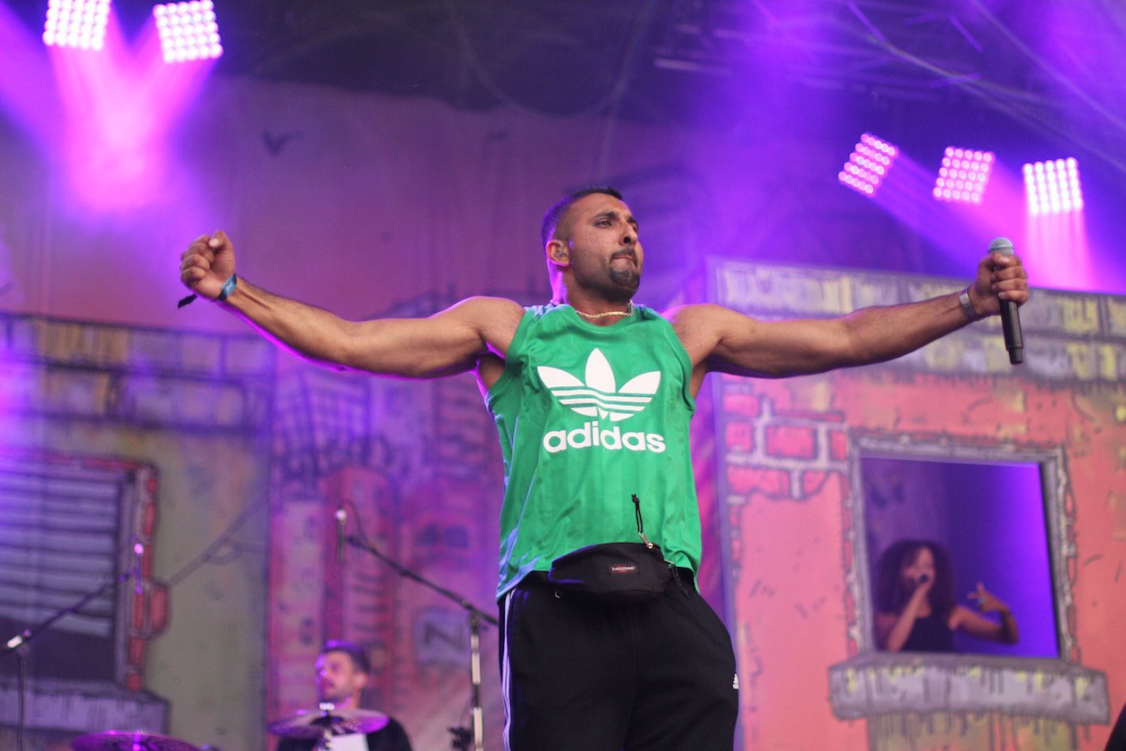 Ferropolis im Sternzeichen des Hip Hop! – Ssio mimt den Gorilla.