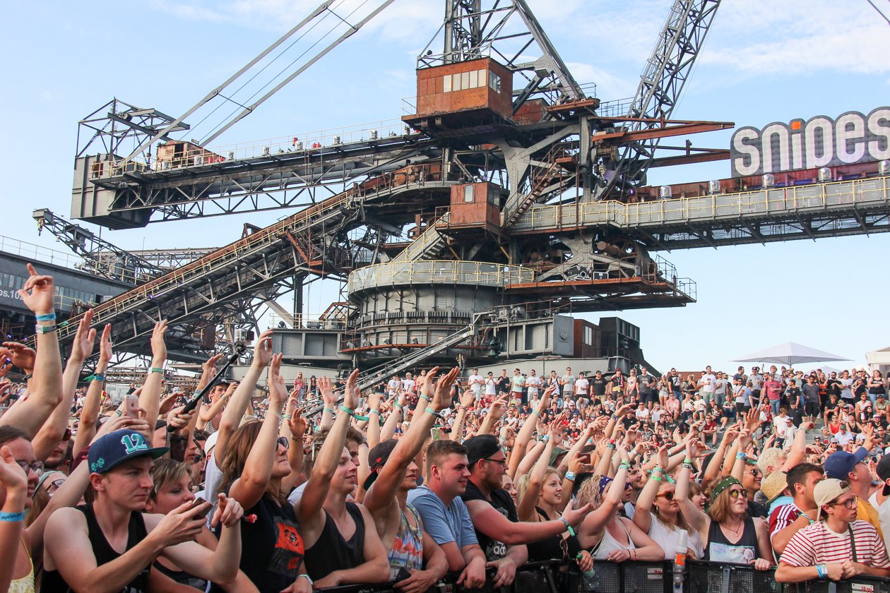 Bei amtlichen Temperaturen und mit dickem Line-Up geht die 20. Auflage des Festivals über die Bühne. – Abgehen!