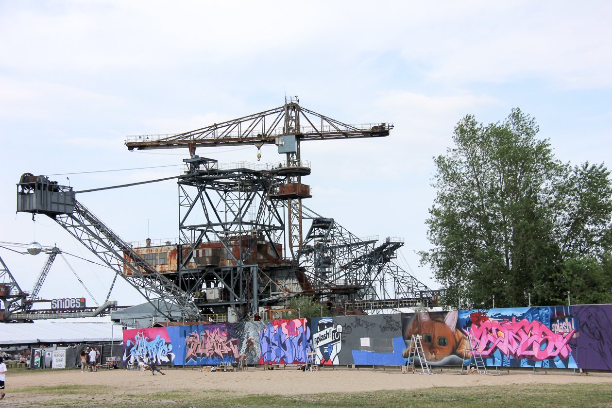 Bei amtlichen Temperaturen und mit dickem Line-Up geht die 20. Auflage des Festivals über die Bühne. – Graffiti.