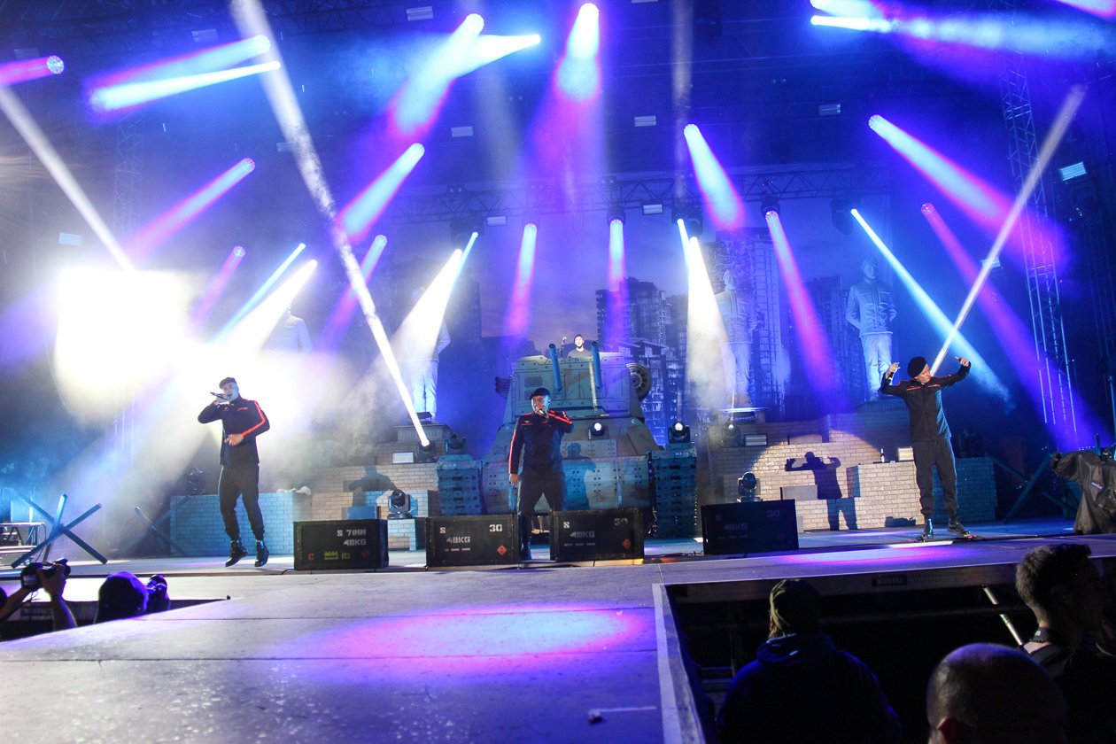 Bei amtlichen Temperaturen und mit dickem Line-Up geht die 20. Auflage des Festivals über die Bühne. – K.I.Z. on stage.