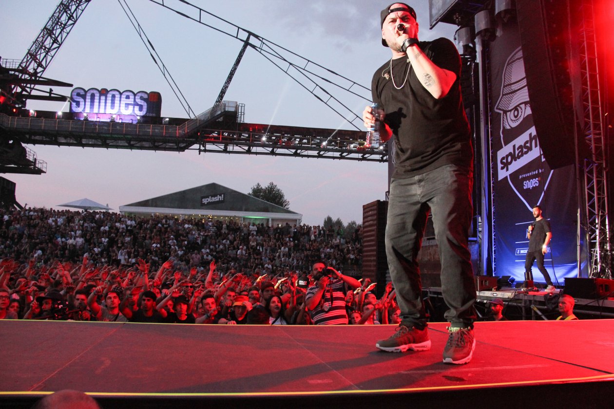 Bei amtlichen Temperaturen und mit dickem Line-Up geht die 20. Auflage des Festivals über die Bühne. – Kool Savas auf der Main Stage.