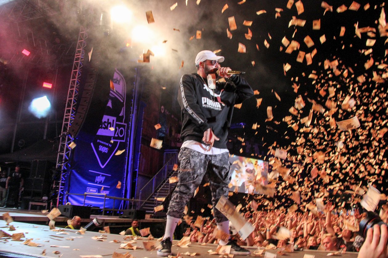 Bei amtlichen Temperaturen und mit dickem Line-Up geht die 20. Auflage des Festivals über die Bühne. – Sido "schmeißt die Fuffies durch die Luft".