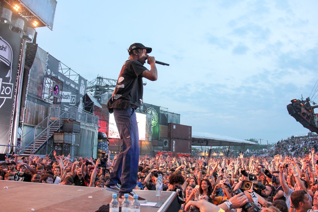 Bei amtlichen Temperaturen und mit dickem Line-Up geht die 20. Auflage des Festivals über die Bühne. – Travis Scott.