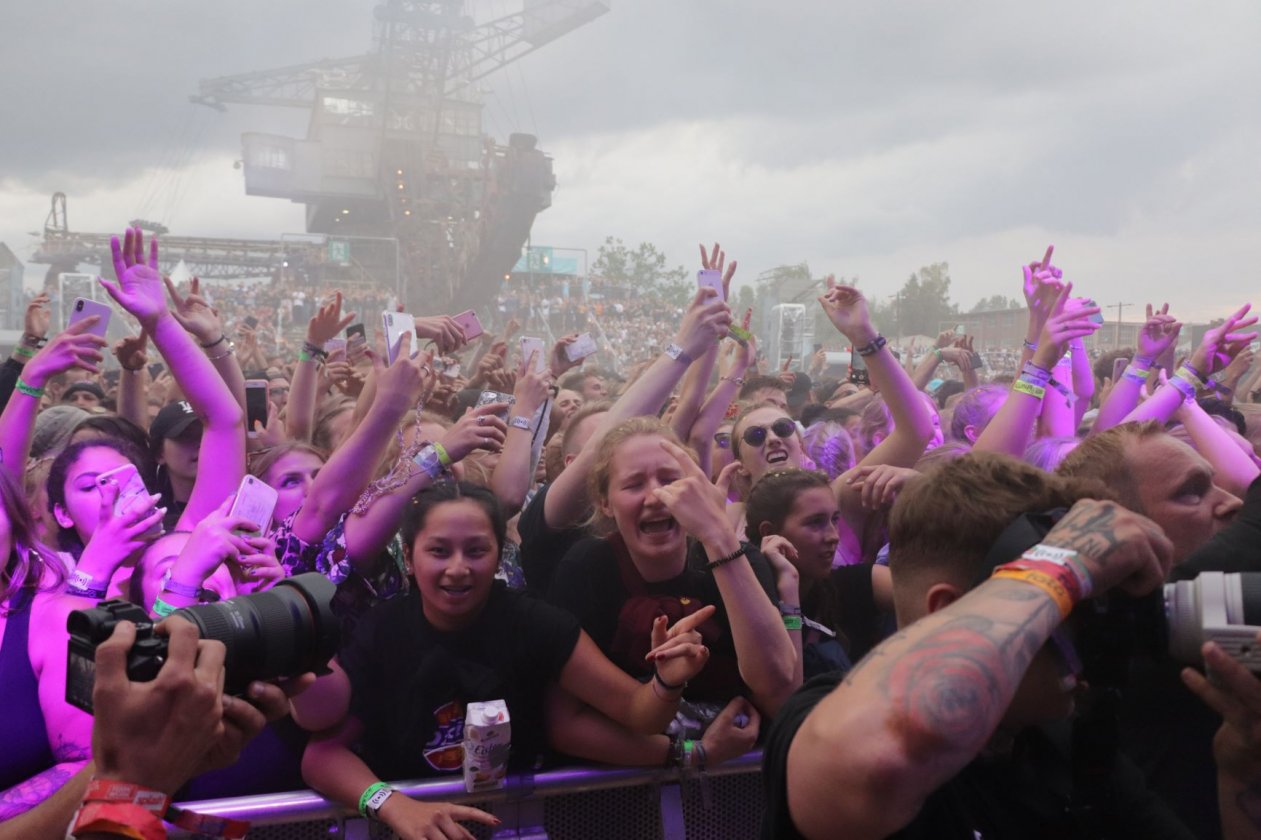 Ferropolis im Zeichen des Hip Hops. – Viel mehr Bausa-Fans.
