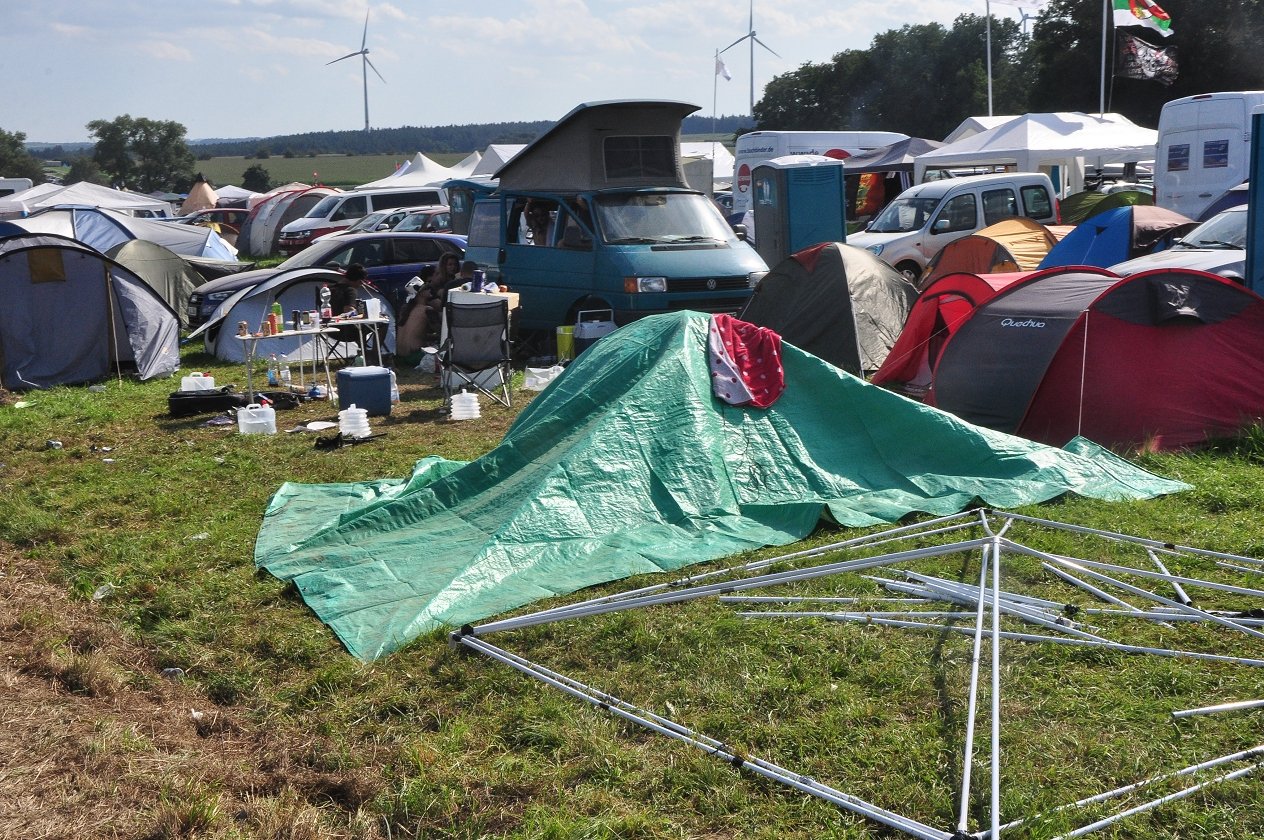 20 Jahre Summer Breeze! Das "Wacken des Südens" ist aus der deutschen Festivallandschaft nicht mehr wegzudenken. – Abbau vorm Sturm.