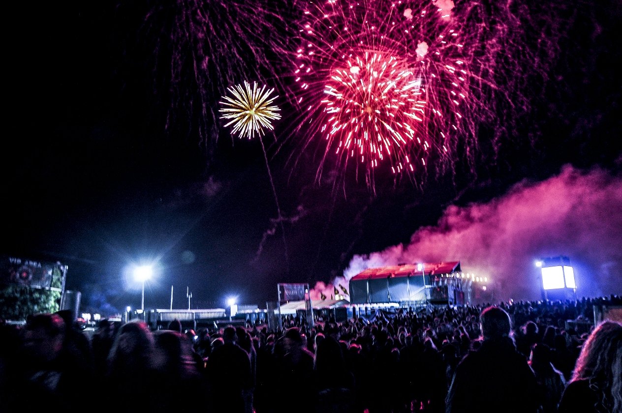 20 Jahre Summer Breeze! Das "Wacken des Südens" ist aus der deutschen Festivallandschaft nicht mehr wegzudenken. – Feuerwerk zum Jubiläum.