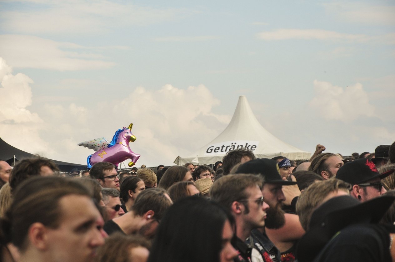 20 Jahre Summer Breeze! Das "Wacken des Südens" ist aus der deutschen Festivallandschaft nicht mehr wegzudenken. – Flieg, kleines Einhorn, flieg!