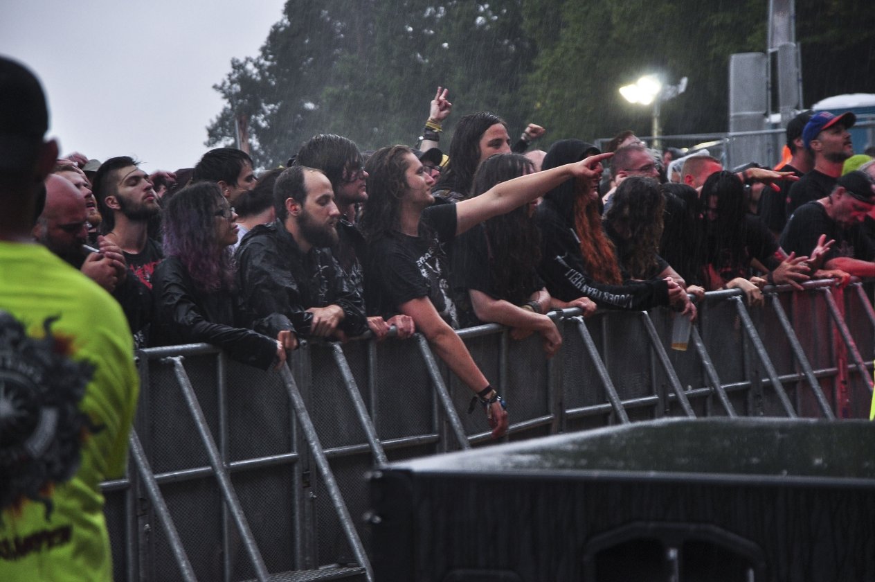 20 Jahre Summer Breeze! Das "Wacken des Südens" ist aus der deutschen Festivallandschaft nicht mehr wegzudenken. – Fuck rain, it's Crowbar!