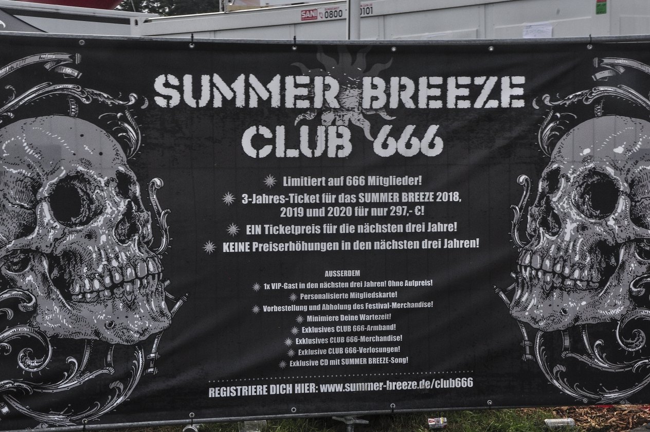 20 Jahre Summer Breeze! Das "Wacken des Südens" ist aus der deutschen Festivallandschaft nicht mehr wegzudenken. – Jetzt auch im Voraus.