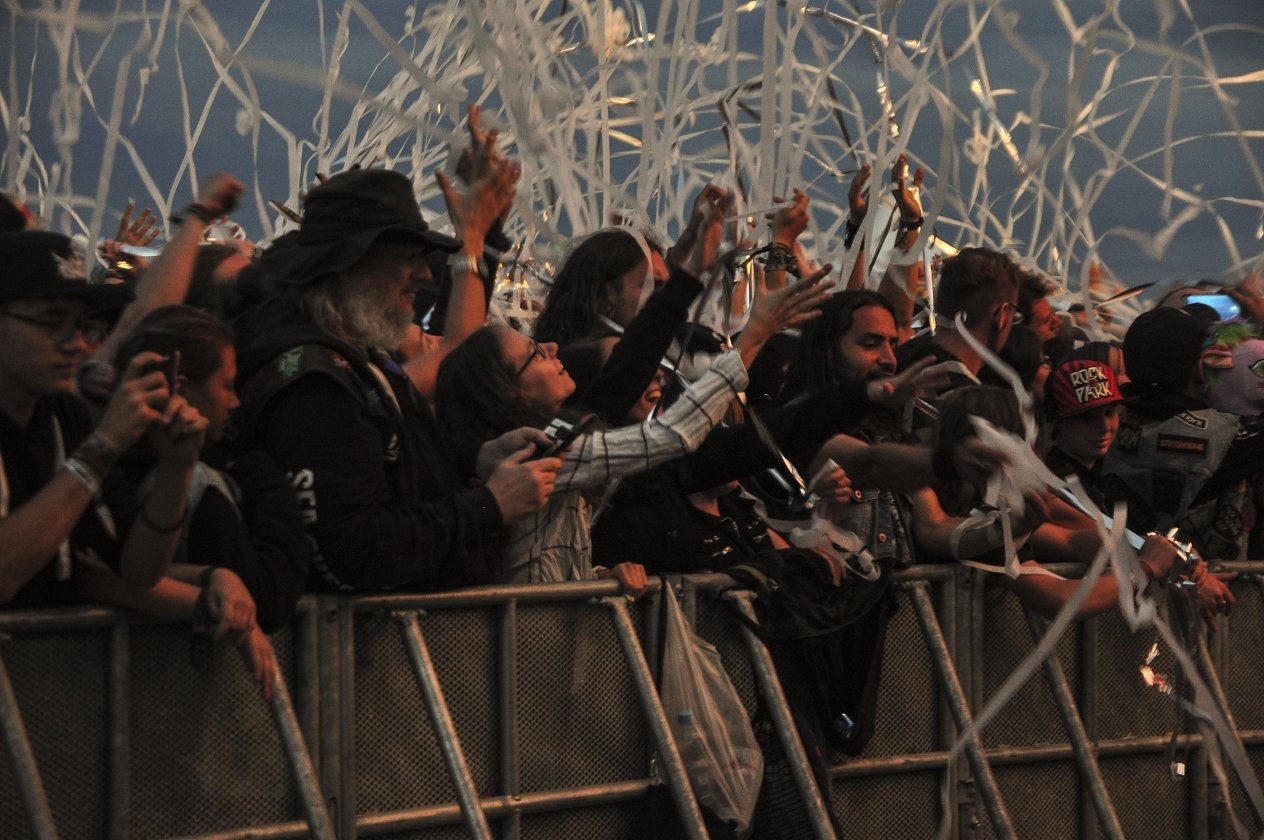 20 Jahre Summer Breeze! Das "Wacken des Südens" ist aus der deutschen Festivallandschaft nicht mehr wegzudenken. – Konfetti!