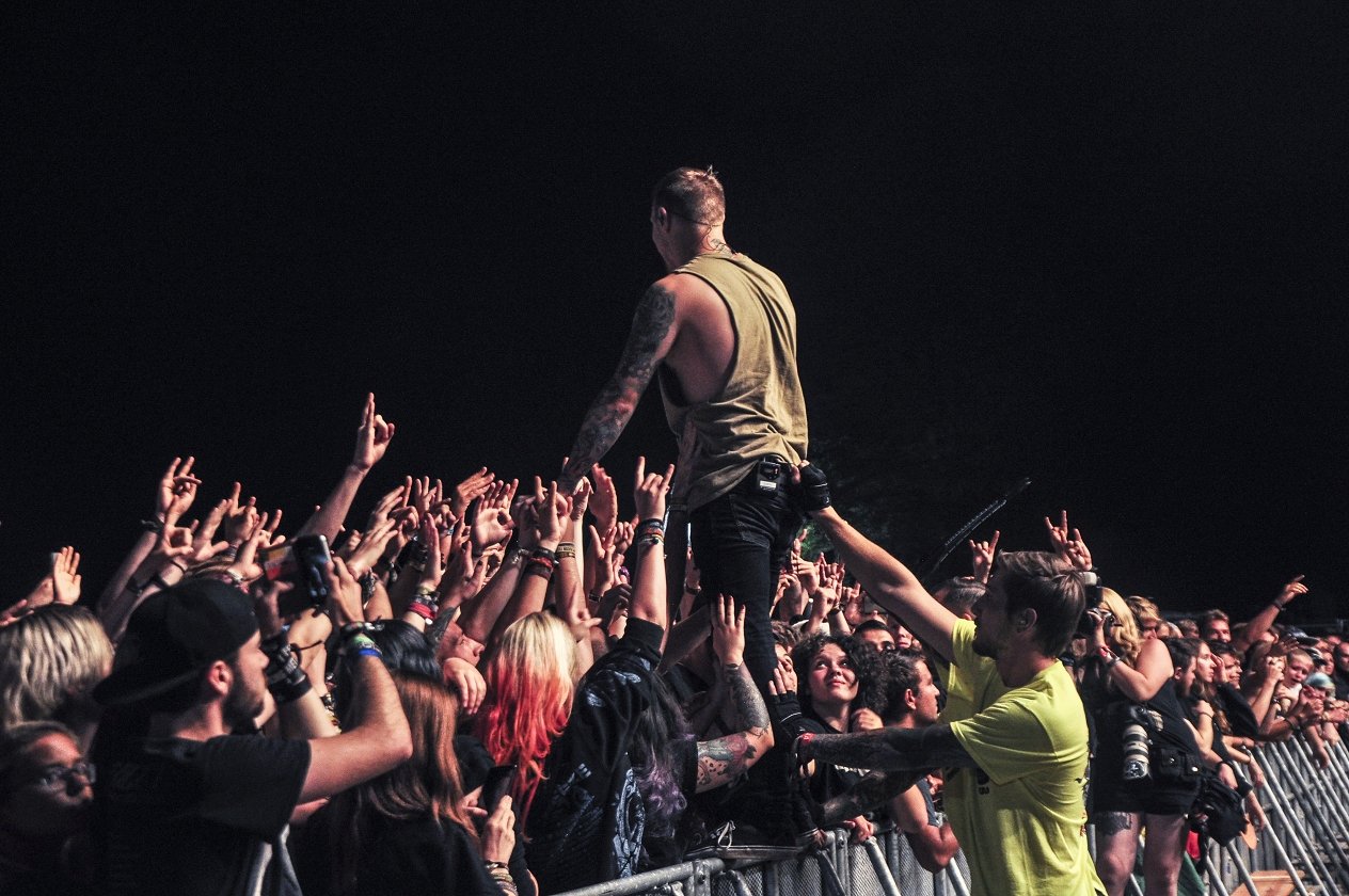 20 Jahre Summer Breeze! Das "Wacken des Südens" ist aus der deutschen Festivallandschaft nicht mehr wegzudenken. – Sam und die Menge.