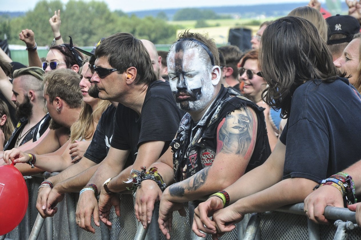 20 Jahre Summer Breeze! Das "Wacken des Südens" ist aus der deutschen Festivallandschaft nicht mehr wegzudenken. – Zur falschen Zeit am falschen Ort.