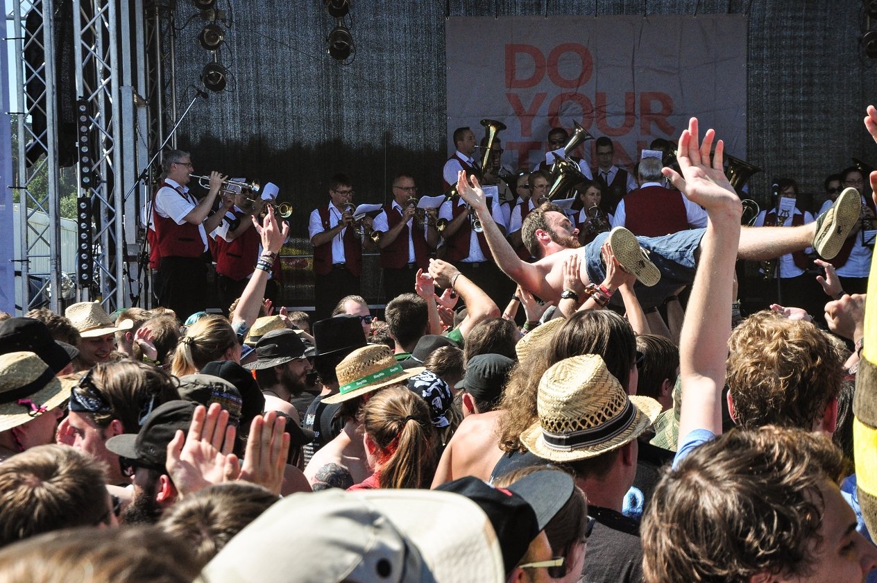 Tage voller Schweiß und Metal in Dinkelsbühl! – … erste Stagedives …